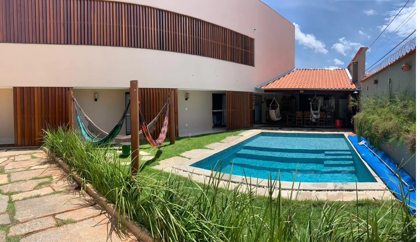 Piscina aquecida com prainha